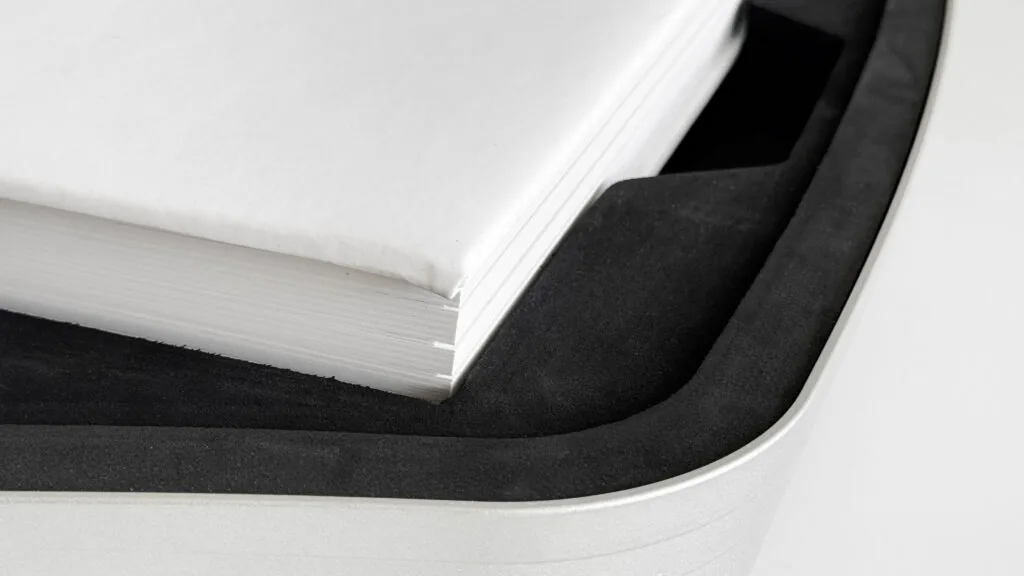 Libro y estuche conmemorativo Corazón Blanco