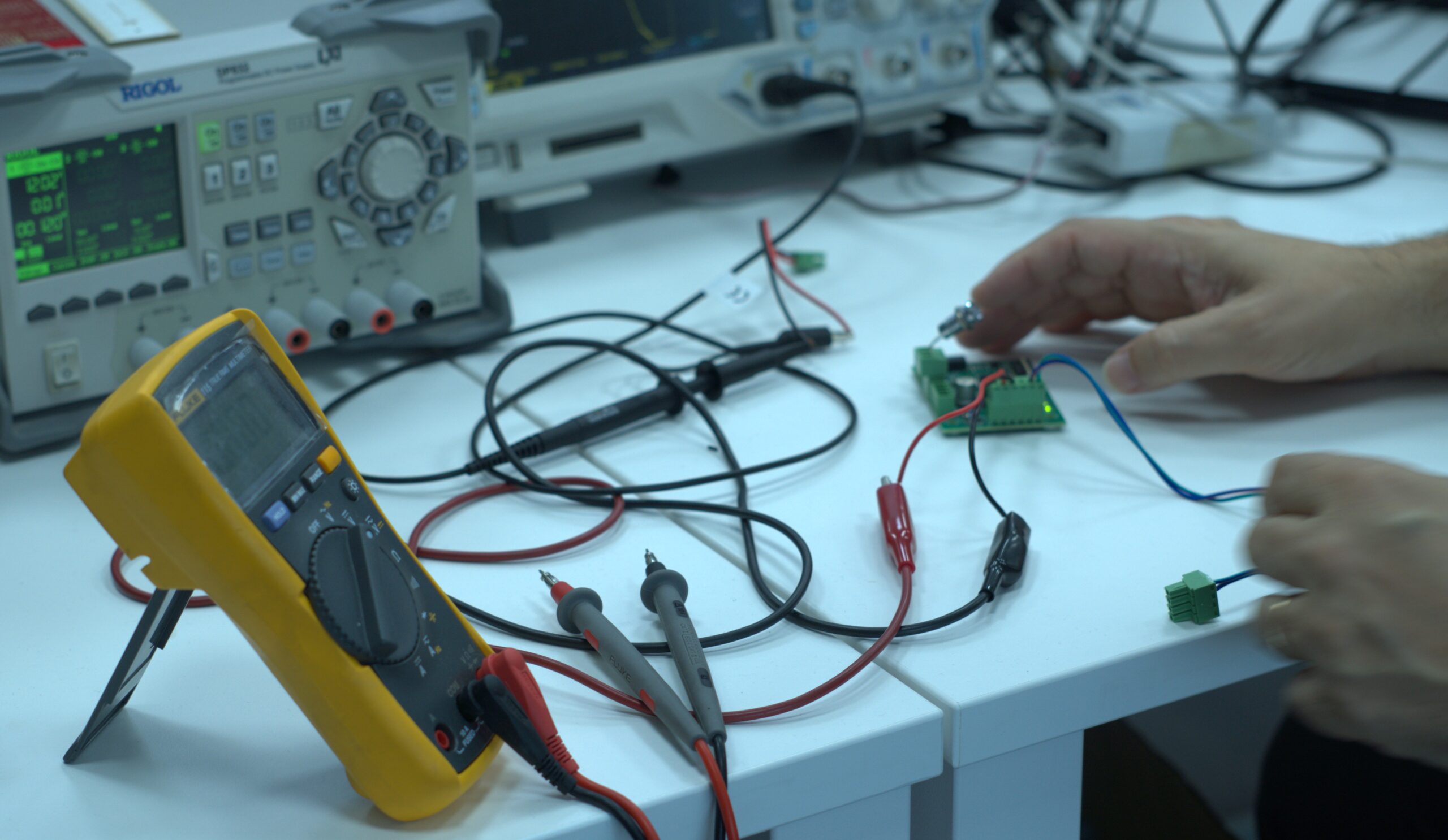 Read more about the article From prototype to series production: what really changes in electronics